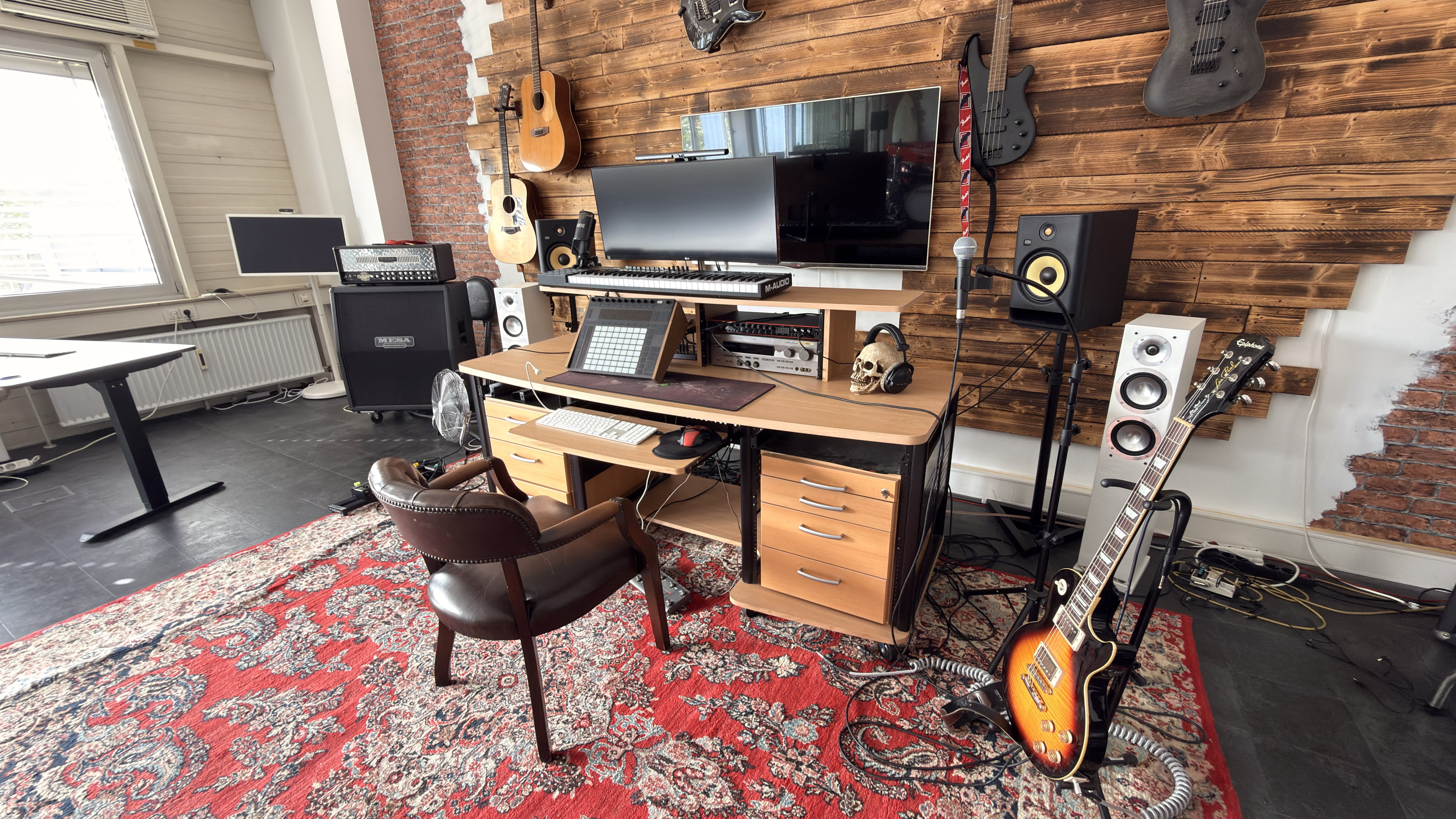 Tonstudio-Setup mit Audio-Interface und Studiomonitoren in Ratingen